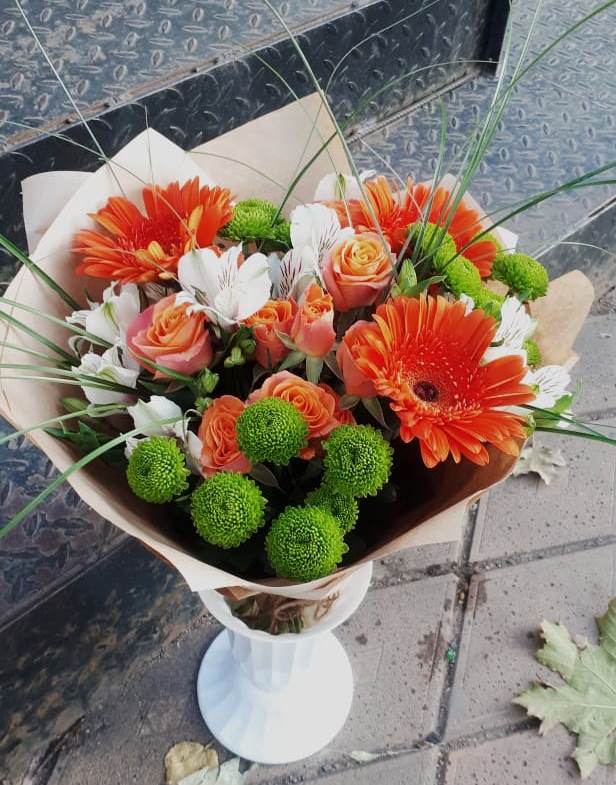 Букет цветов из: Герберы, Хризантемы, Альстромерии и Розы в Летний отдых