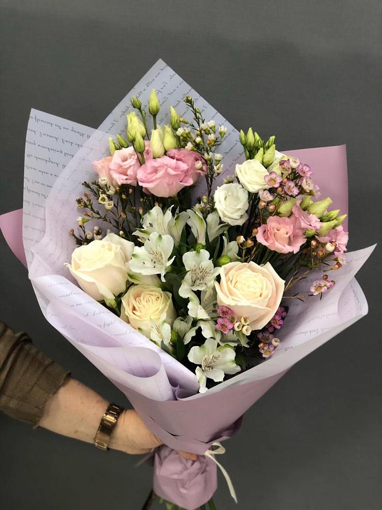 Букет цветов из: Альстромерии, Розы и Лизиантусы в Летний отдых