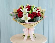 Букет цветов из:  Лилии и Розы в Летний отдых