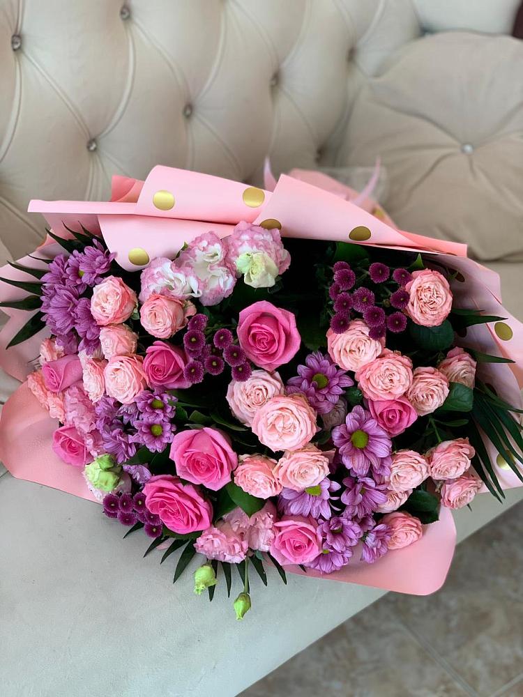 Букет цветов из: Хризантемы, Розы и Лизиантусы в Летний отдых