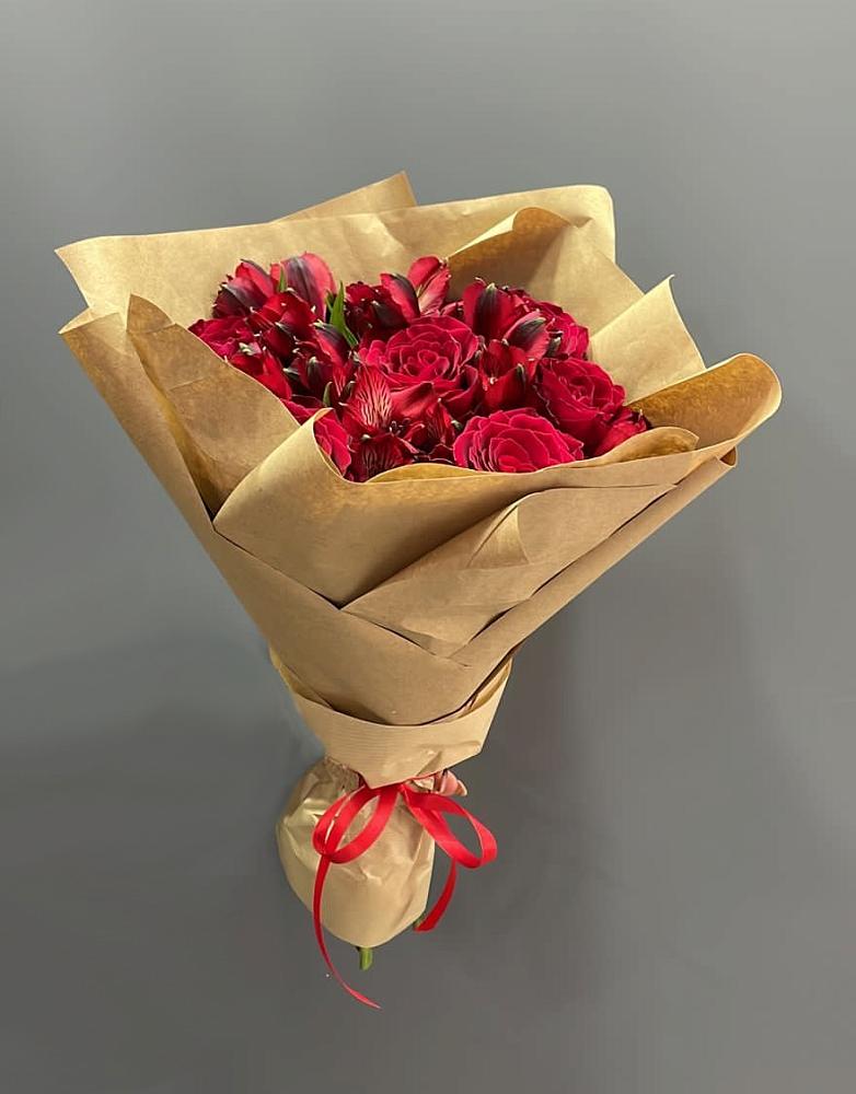 Букет цветов из: Альстромерии и Розы в Летний отдых