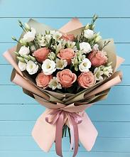 Букет цветов из:  Розы, Альстромерии и Лизиантусы в Летний отдых