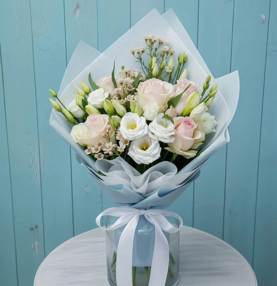 Букет цветов из: Розы и Лизиантусы в Летний отдых