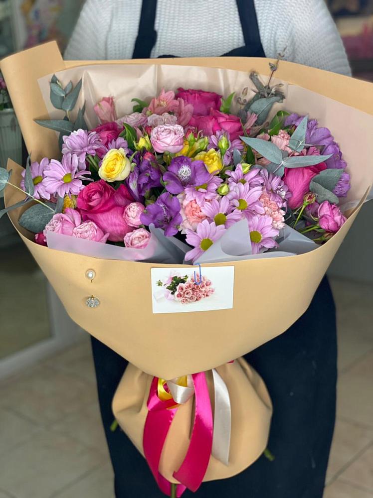 Букет цветов из: Хризантемы, Гвоздики и Альстромерии в Летний отдых