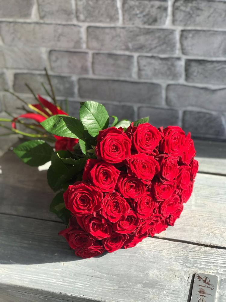 Букет Красные розы Фридом в Летний отдых