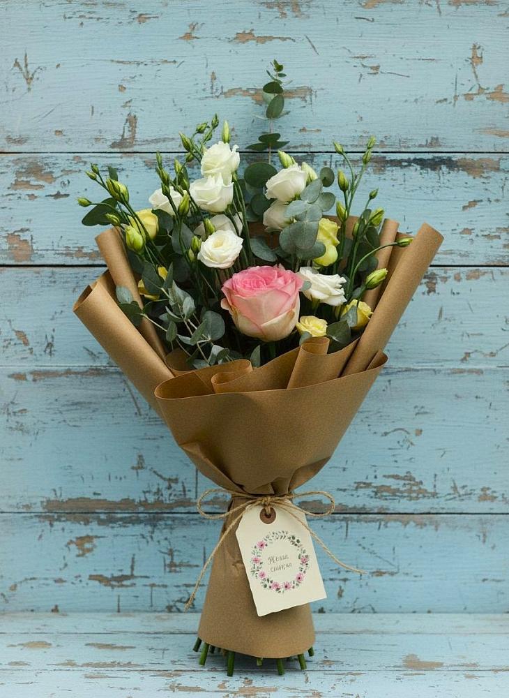 Букет цветов из: Розы и Лизиантусы в Летний отдых