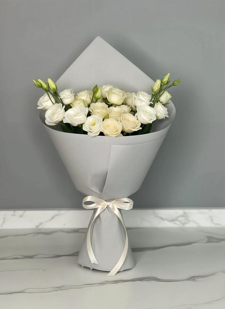 Букет цветов из: Розы и Лизиантусы в Летний отдых