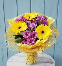 Букет цветов из:  Хризантемы и Герберы в Летний отдых