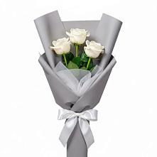 Букет 3 белые розы в Летний отдых