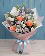 Букет цветов из:  Лизиантусы, Розы, Альстромерии и Гипсофила в Летний отдых