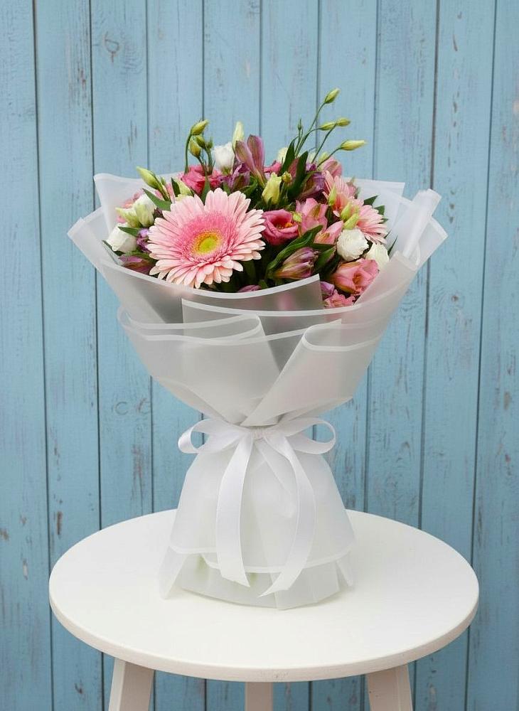 Букет цветов из: Герберы, Альстромерии и Лизиантусы в Летний отдых