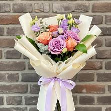 Букет цветов из:  Лизиантусы и Розы в Летний отдых