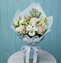 Букет цветов из:  Розы и Лизиантусы в Летний отдых