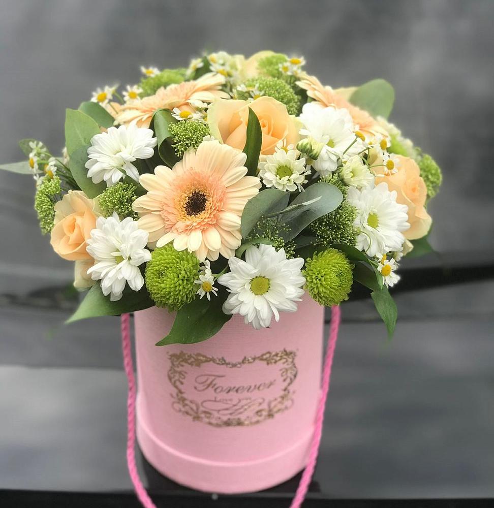 Цветочная композиция из Розы, Герберы и Хризантемы в шляпной коробке в Летний отдых