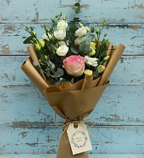 Букет цветов из:  Розы и Лизиантусы в Летний отдых
