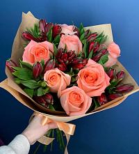 Букет цветов из:  Розы и Альстромерии #REPLACE_PRED# Летний отдых