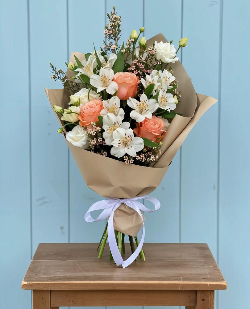 Букет цветов из: Альстромерии, Лизиантусы, Розы и Хризантемы в Летний отдых